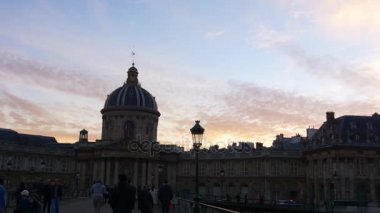 Paris şehri gün batımında