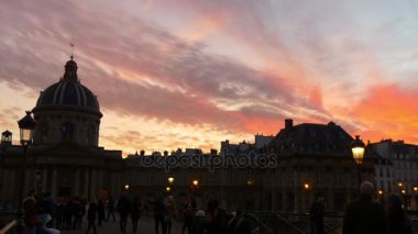 Paris şehri gün batımında