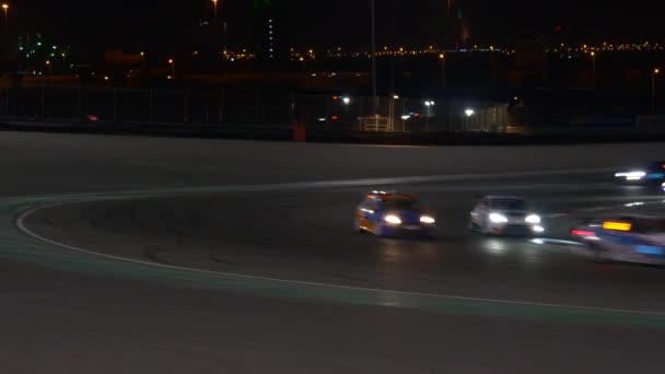 Racerbane om natten i Dubai . – Stock-video