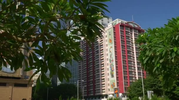 Városképet gazdagító épületnek szánták kilátással Makaó városa — Stock videók