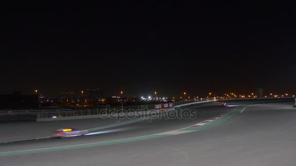 Racetrack at night in Dubai. — Stock Video