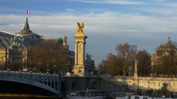 Река Сена в Париже — стоковое видео