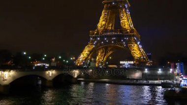 Paris 'teki Eyfel Kulesi