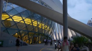 Çiçek kubbe ve bulut orman 