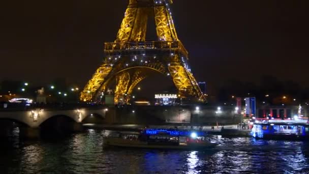 Eiffel torony Párizsban — Stock videók
