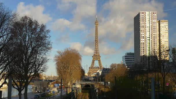 Vista aérea de la Torre Eiffel — Vídeos de Stock