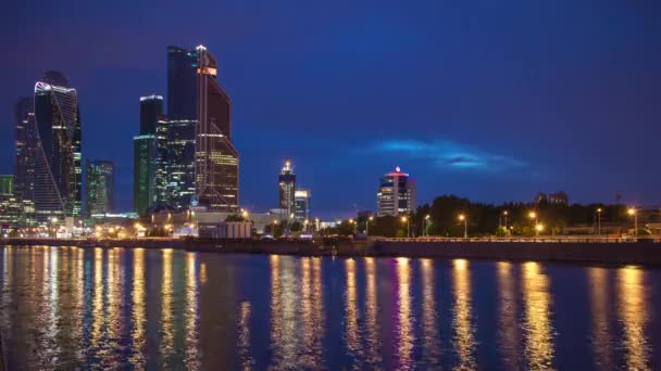 Moskva stadsbild panorama på natten — Stockvideo