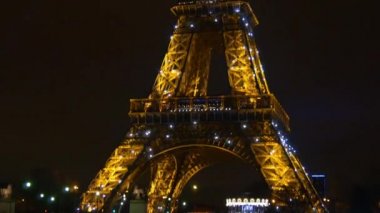 Paris 'teki Eyfel Kulesi