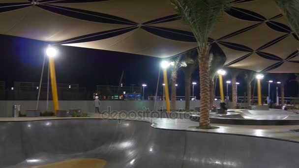 Jumerah beach skatepark panorama — Stockvideo