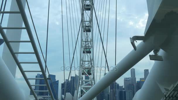 Сингапур Марина Бэй с колесом обозрения — стоковое видео