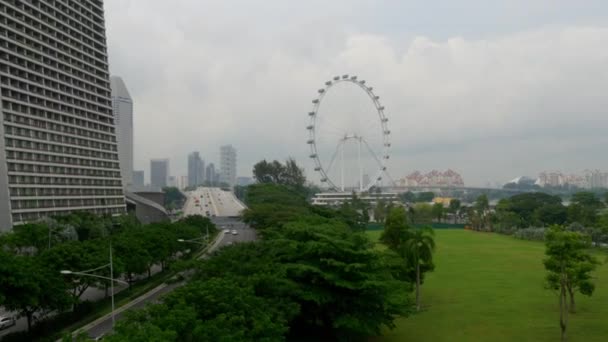 Singapore Marina Bay med pariserhjul — Stockvideo