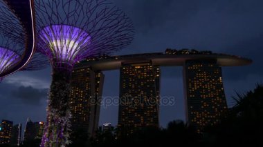 bay gece bahçelerle