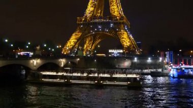 Paris 'teki Eyfel Kulesi