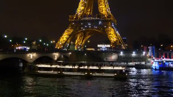 Torre Eiffel en París — Vídeo de stock