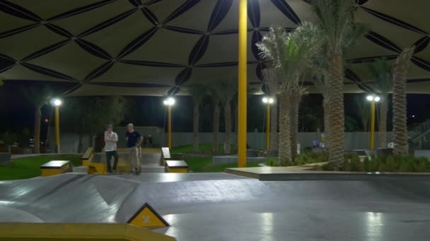 Jumerah strand skatepark panorama — Stockvideo