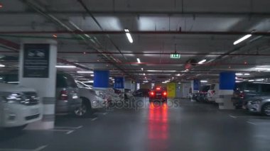 Dubai'de yeraltı otopark 