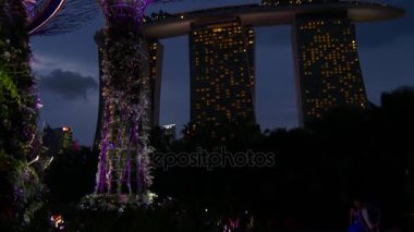 bay gece bahçelerle