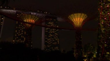 bay gece bahçelerle