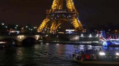 Paris 'teki Eyfel Kulesi