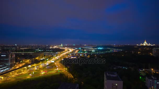 Falciare panorama paesaggio urbano di notte — Video Stock