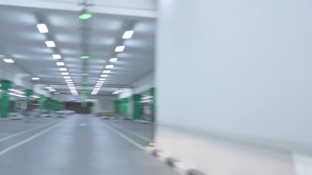 Parkingu podziemnego, w Dubaju — Wideo stockowe