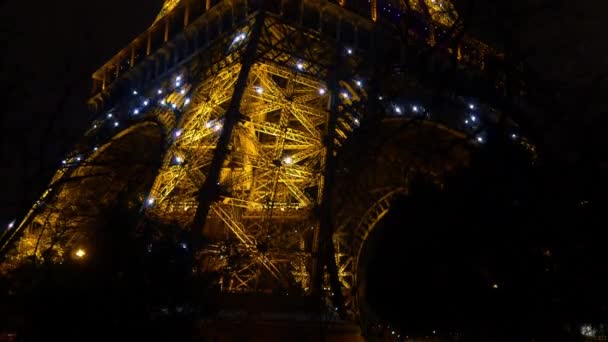 Eiffelova věž v Paříži — Stock video