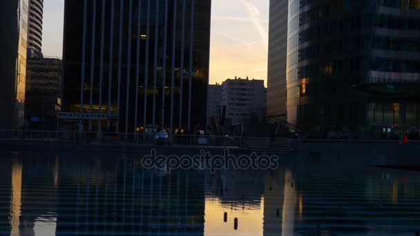 Vida diurna en París — Vídeos de Stock