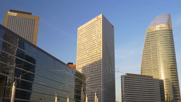 Paisaje urbano diurno de París — Vídeo de stock