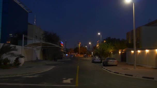 Natt trafik panorama över dubai — Stockvideo