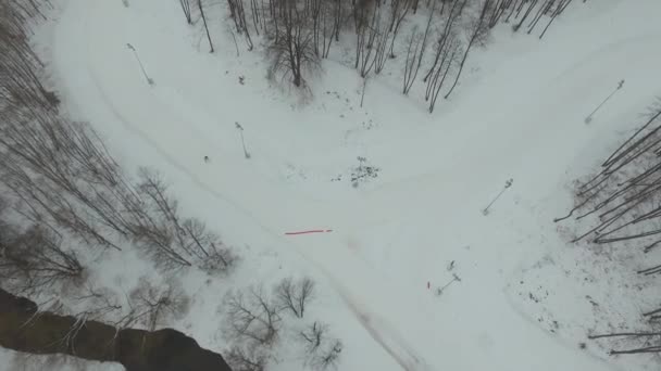 Blick von oben auf das Skigebiet — Stockvideo