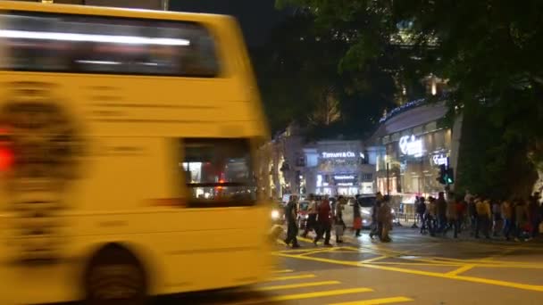 晚上香港城市拥挤的十字路口全景4K — 图库视频影像