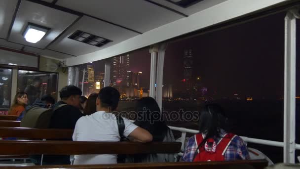 夜景照亮香港城市渡轮内部乘车全景4K — 图库视频影像