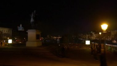 Gezi otobüs turu Paris Caddesi üzerinde