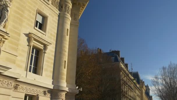 Vida diurna en París — Vídeo de stock