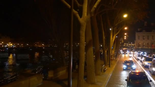 Paris gece trafik — Stok video