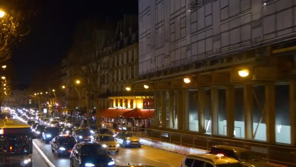 Paris tráfego noturno — Vídeo de Stock