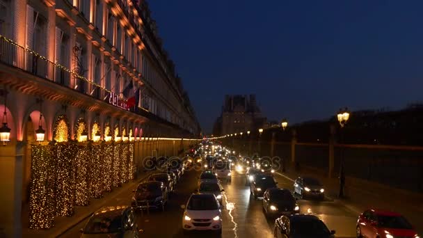 Tráfico diurno en París — Vídeos de Stock