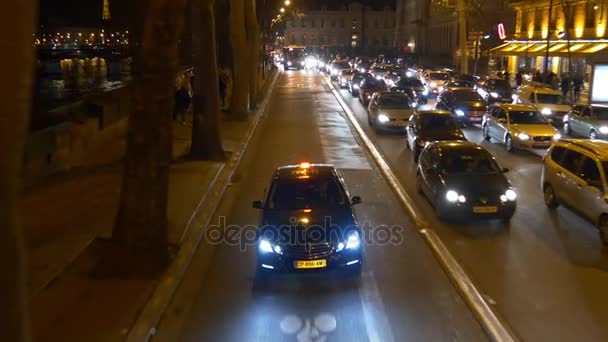 París tráfico nocturno — Vídeos de Stock
