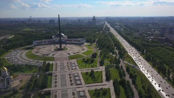 Ensolarado Moscow Poklonnaya Hill Park Quadrado Tráfego Perspectiva Cityscape Aéreo — Vídeo de Stock