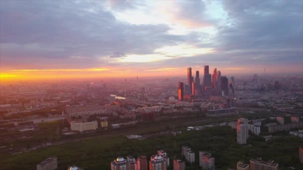Точное Время Захода Солнца Москве Современный Блок Городской Пейзажной Аэропанорамы — стоковое видео