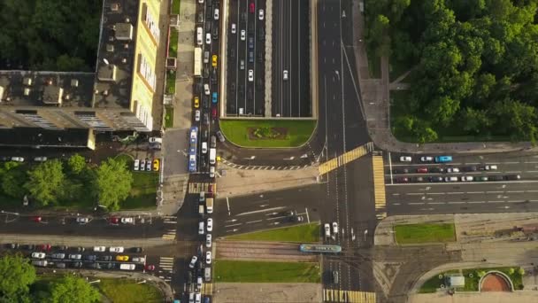 Moskoe stadsgezicht verkeer panorama — Stockvideo