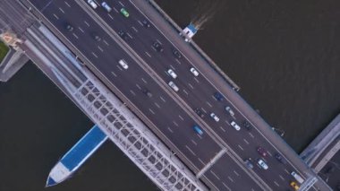 Moskova şehir güneşli gün trafik panorama 4k Rusya