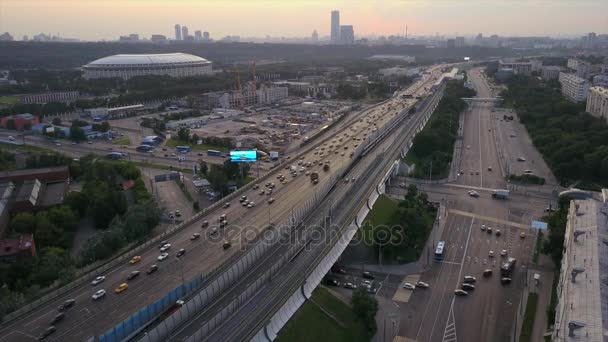 Panorama del paisaje urbano del tráfico de Moscú — Vídeos de Stock