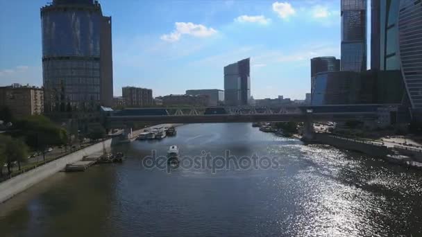 Giornata Sole Moscow Città Moderna Traffico Fluviale Panoramica Aerea Russia — Video Stock