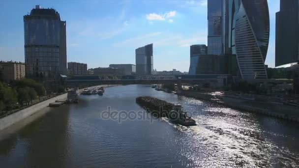 Giornata Sole Moscow Città Moderna Traffico Fluviale Panoramica Aerea Russia — Video Stock