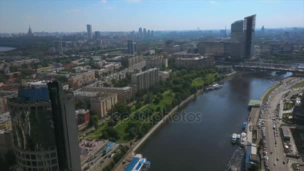 Solig Dag Moskva Modern Stad Vid Floden Antenn Panorama Ryssland — Stockvideo