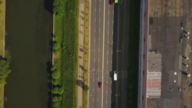 güneşli bir gün minsk şehir trafik hava panorama 4k Beyaz Rusya