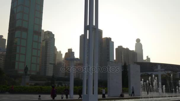 Hong Kong Stad Zonsondergang Tijd Fontein Vierkante Panorama China — Stockvideo