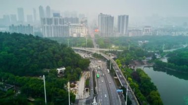 Zaman atlamalı görüntüleri Wuhan City ile yoğun trafik, Çin