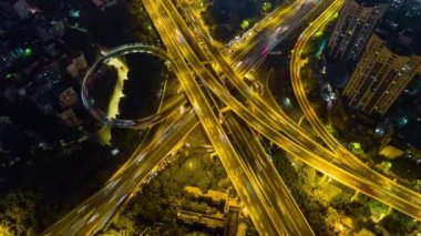 Gece saat Guangzhou cityscape Rating hava panorama. 4 k timelapse görüntüleri Çin